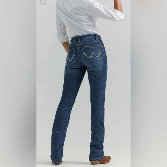 Wrangler Ultimate Riding Jean Willow Mid-Rise Bootcut Size Womens 9*34 - Picture 1 of 16